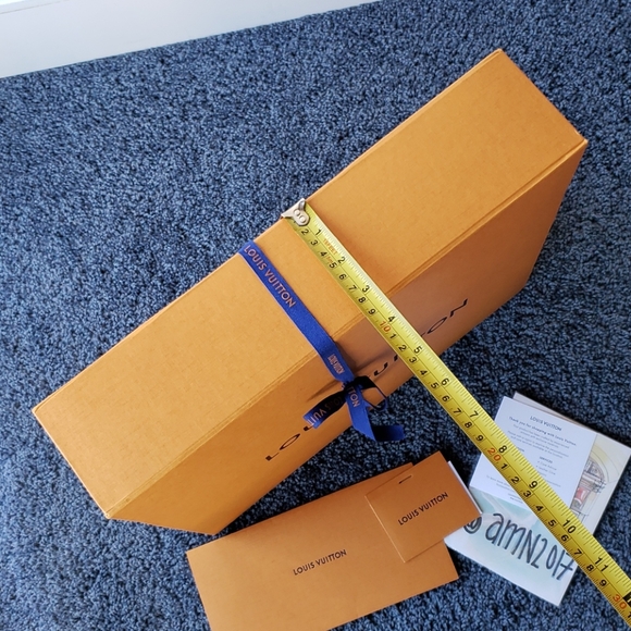 Louis Vuitton Gift Box and LV Ribbon - Picture 3 of 6